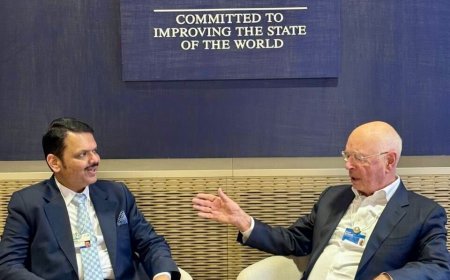 देवेंद्र फडणवीस यांनी घेतली क्लॉस श्वाब यांची भेट