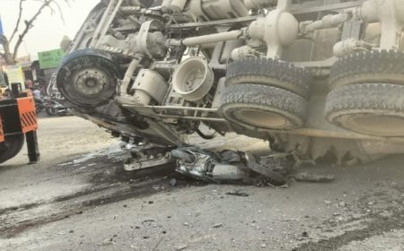 हिंजवडीत रेडिमिक्स डंपर पलटी, दोन तरुणींचा चिरडून मृत्यू.