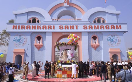 अनेकतेत एकतेचे विलोभनीय दृश्य प्रस्तुत करणा-या भव्य शोभायात्रेने 58व्या निरंकारी संत समागमाचा हर्षोल्लासपूर्ण वातावरणात शुभारंभ