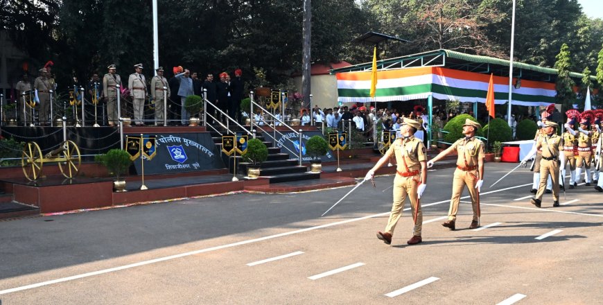 भारतीय प्रजासत्ताक दिनानिमित्त उपमुख्यमंत्री अजित पवार यांच्या हस्ते ध्वजवंदन