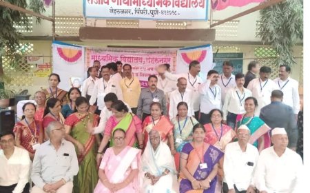 पिंपरी येथील राजीव गांधी माध्यमिक विद्यालयात ४१ वर्षांनी पुन्हा भरला दहावीचा वर्ग..!