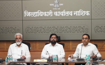 जिल्हाधिकारी कार्यालयात घेतला कुंभमेळ्याच्या कामांचा आढावा