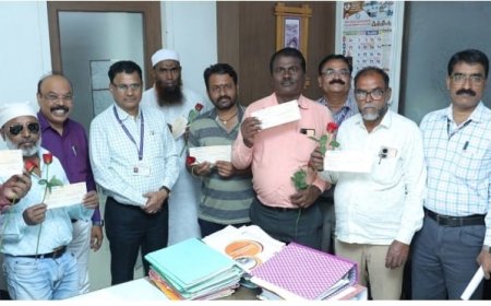 ई- वाहन धोरणांतर्गत पिंपरी चिंचवड महापालिकेच्या वतीने ७ पात्र ई- रिक्षा धारकांना अनुदान धनादेश वाटप