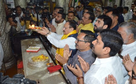 भाजपचे राष्ट्रीय अध्यक्ष जे. पी. नड्डा यांचा 'दगडूशेठ' गणपतीला अभिषेक ; पंतप्रधान नरेंद्र मोदी यांना शक्ती प्रदान व्हावी याकरिता गणरायाचरणी प्रार्थना