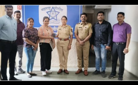 प्रवासादरम्यान हरवलेला मोबाईल, हडपसर पोलीसांकडून तक्रारदार यांना परत