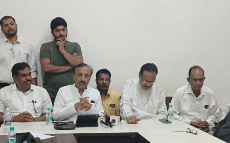 व्यक्तिगत स्वार्थासाठी पक्ष बदलणाऱ्यांनी, ‘तत्वे व विचारसरणी’शी प्रतारणा करून पक्षाला दूषणे देऊ नयेत