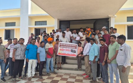 जम्मू काश्मीर मधील पहलगाम येथे पर्यटकांवर झालेल्या भ्याड हल्ल्याचा तीव्र निषेध करीत मा तहसिलदार साहेब अक्राणी यांना निवेदन.