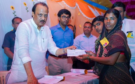 उपमुख्यमंत्री अजित पवार यांची  गुंज येथील मयतांच्या वारसांना सांत्वनापर भेट