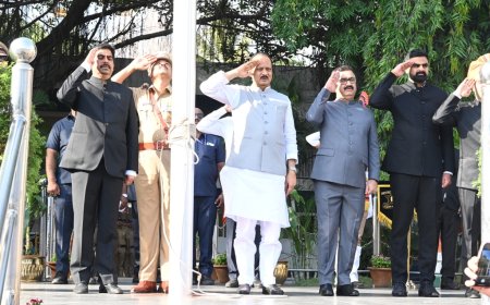 महाराष्ट्र दिनानिमित्त उपमुख्यमंत्री अजित पवार यांच्या हस्ते मुख्य शासकीय ध्वजारोहण