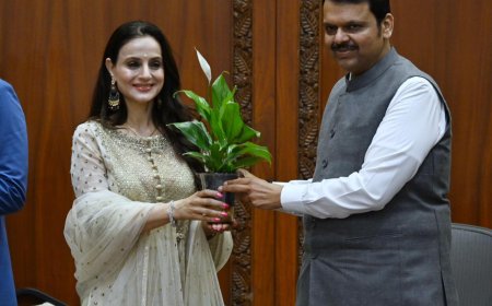 महाराष्ट्र सायबरच्या चॅटबॉट व माहितीपटाचे मुख्यमंत्र्यांच्या हस्ते लोकार्पण