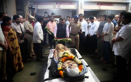 ज्येष्ठ खगोलशास्त्रज्ञ डॉ. जयंत नारळीकर यांच्यावर शासकीय इतमामात अंत्यसंस्कार