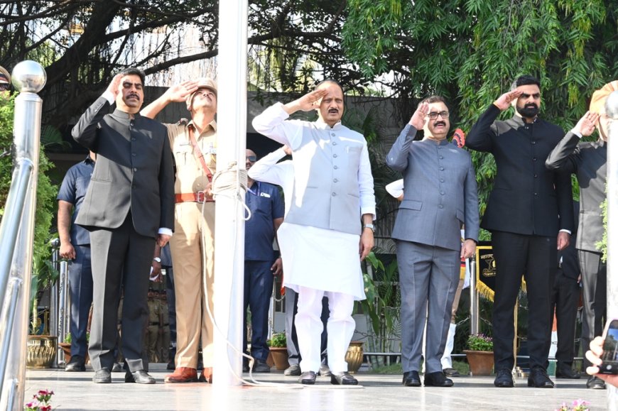 महाराष्ट्र दिनानिमित्त उपमुख्यमंत्री अजित पवार यांच्या हस्ते मुख्य शासकीय ध्वजारोहण