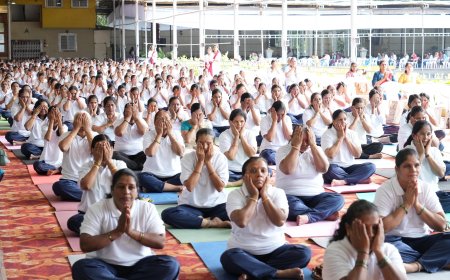 योग दिनाचे औचित्य साधून वस्ती भागातील १००० मुलींची योग प्रात्यक्षिके