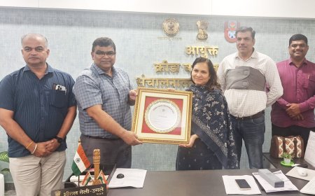 क्रीडा आयुक्‍त शीतल तेली-उगले यांच्‍याकडे करंडक सुपूर्त