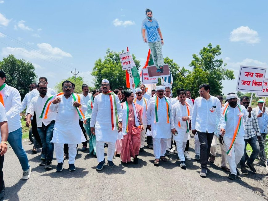 पंतप्रधान मोदींना त्यांनी दिलेल्या आश्वासनांची आठवण करून देण्यासाठी यवतमाळच्या दाभडीत काँग्रेसची शेतकरी सन्मान पदयात्रा.