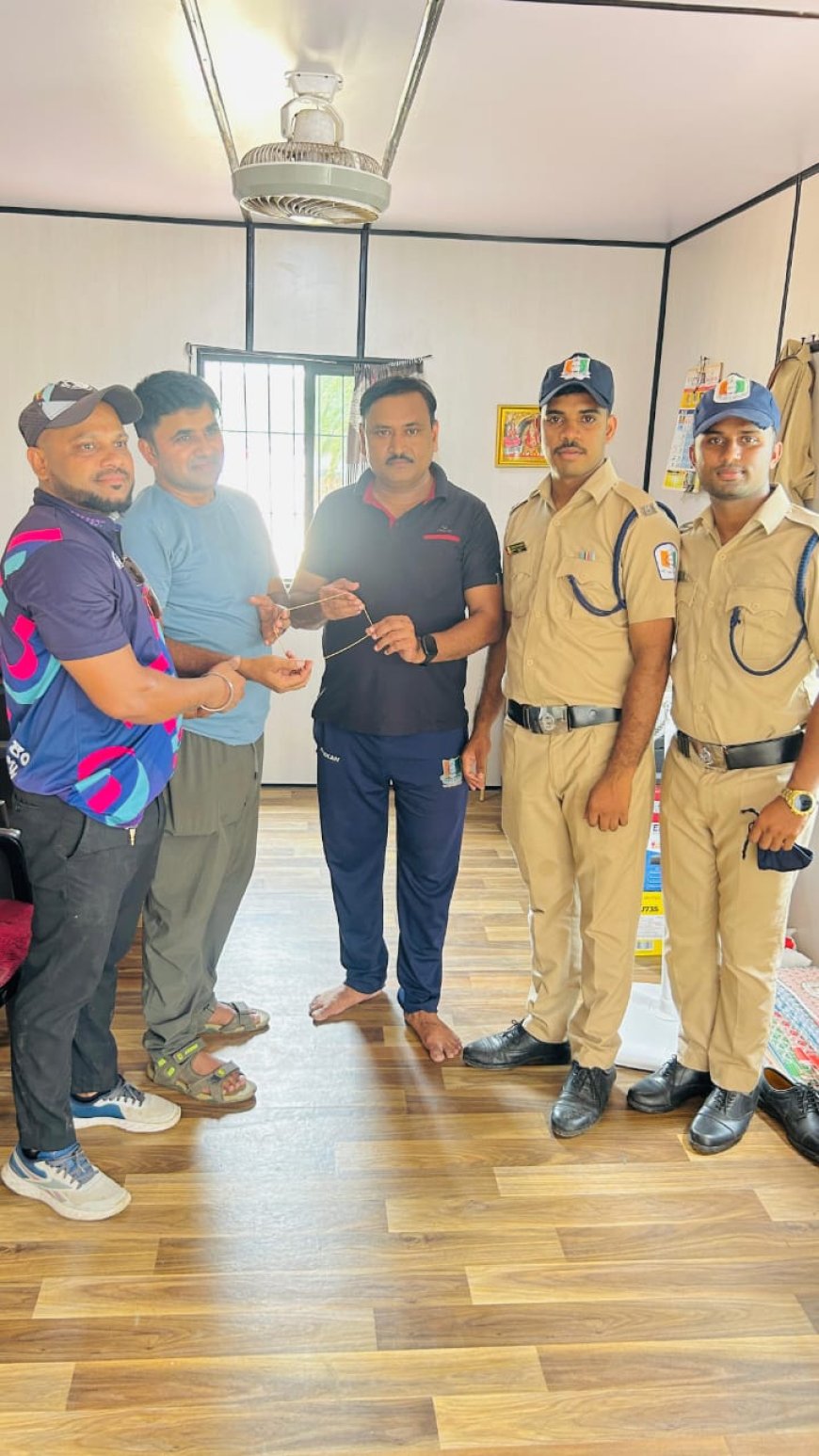 सोन्याची चैन प्रामाणिकपणे परत केली : प्रभाग १८ मधील स्वच्छता कर्मचाऱ्याचे सर्वत्र कौतुक
