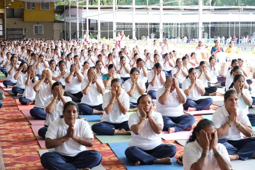 योग दिनाचे औचित्य साधून वस्ती भागातील १००० मुलींची योग प्रात्यक्षिके