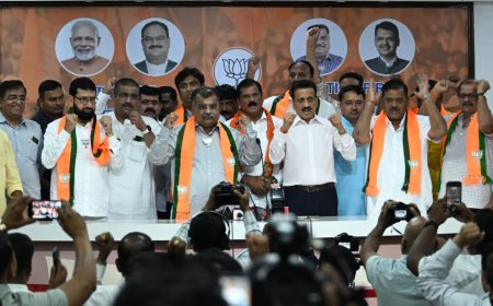 नाशिकमधील  'उबाठा' च्या अनेक नेत्यांचा भारतीय जनता पार्टीमध्ये प्रवेश