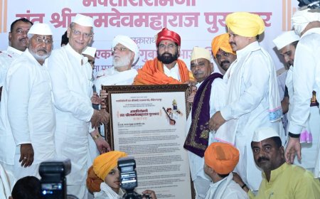 पढंरपूर येथे संत शिरोमणी श्री नामदेव महाराज पुरस्काराने शिंदे यांचा सन्मान