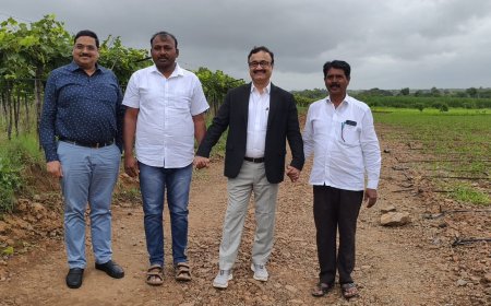 अनेक वर्षांपासून अतिक्रमित शीवरस्ता खुला; विभागीय आयुक्तांकडून सरपंचांचे कौतुक