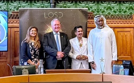 ब्रिटिश पार्लमेंट, लंडन मध्ये डॉ. दीपक हरके यांचा एक्सलेंस अवॅार्ड देऊन  सन्मान