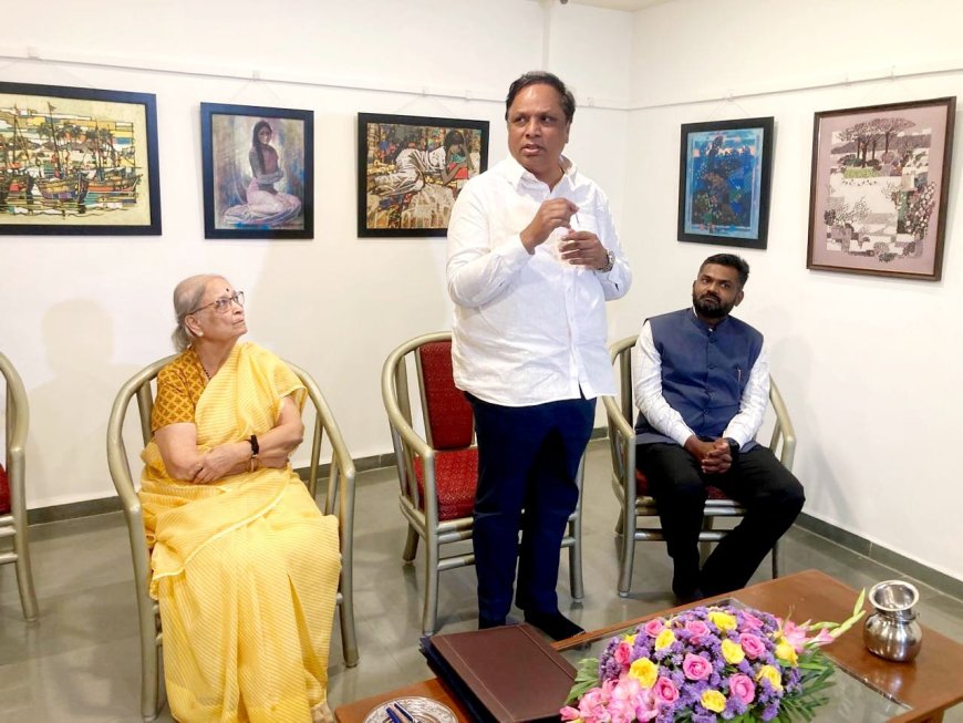 चित्रकार रवी परांजपे यांच्या कलाकृती मंत्री ॲड. आशिष शेलार यांच्या उपस्थितीत शासनाकडे सुपूर्द