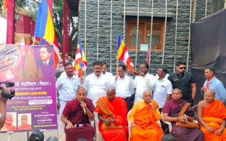 महाबोधी विहाराच्या ताब्याच्या मागणीसाठी भंते विनाचार्य यांची पुण्यात धम्म यात्रा – बोपोडीत जंगी स्वागत