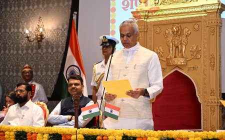 राज्यपाल आचार्य देवव्रत यांना महाराष्ट्राच्या राज्यपाल पदाची शपथ