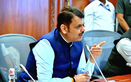 परवाने कमी करून नवीन उद्योगासाठी लागणारा वेळ कमी करावा- मुख्यमंत्री देवेंद्र फडणवीस