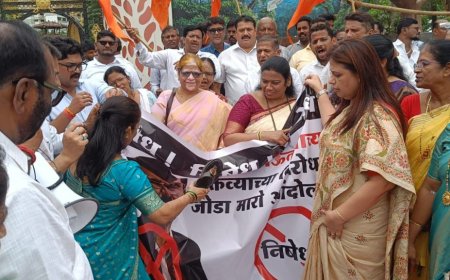 “जोडे मारो आंदोलनात संजय राऊत यांचा तीव्र निषेध – शिवसैनिकांचा संताप अनावर!”