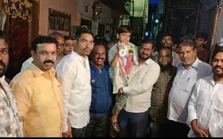 राष्ट्रीय पुरस्कार विजेता बालकलाकार कु. कबीर शशि खंदारेचा गनिमी कावा युवा सेवा संघटनेतर्फे भव्य सत्कार व मिरवणूक