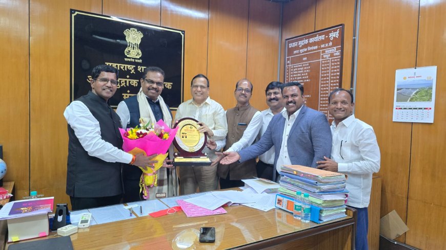 भारतीय पत्रकार संघ लिगल विंग महाराष्ट्र राज्यातर्फे आय.ए.एस.  रघुनाथ गावडे व आय.ए.एस.  श्रीधर डुबे-पाटील यांचा सन्मान