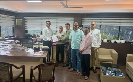 म्हाडाचे मुख्य कार्यकारी अधिकारी साकोरे यांची भेट घेत केली एकात्मिक पुनर्विकासाला गती देण्याची मागणी