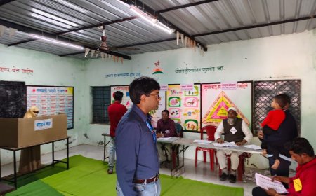 नगर परिषद निवडणूक मतदान प्रक्रियेची जिल्हाधिकारी राहुल गुप्ता यांच्याकडून पाहणी