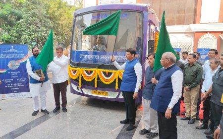 संविधान अमृत महोत्सवी वर्षानिमित्त डिजिटल संविधान चित्ररथाचे मुख्यमंत्र्यांच्या हस्ते उद्घाटन