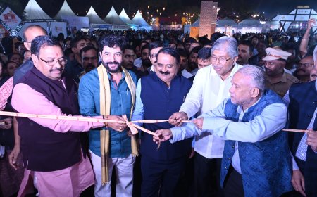 फर्ग्युसन महाविद्यालय येथे १३ ते २१ डिसेंबरदरम्यान आयोजित पुणे पुस्तक महोत्सवाचे उद्घाटन