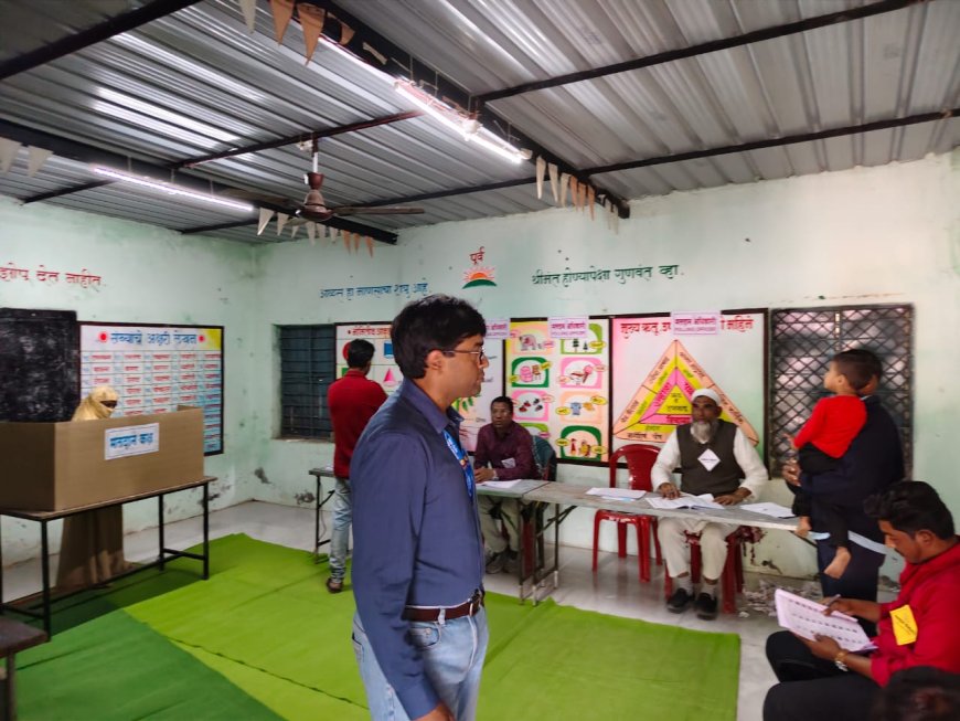 नगर परिषद निवडणूक मतदान प्रक्रियेची जिल्हाधिकारी राहुल गुप्ता यांच्याकडून पाहणी