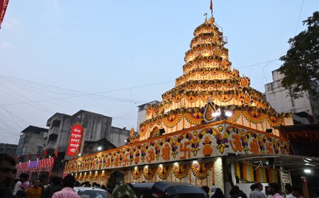 'दगडूशेठ' गणपती मंदिरात सुवर्णपाळण्यात गणेश जन्म सोहळा संपन्न