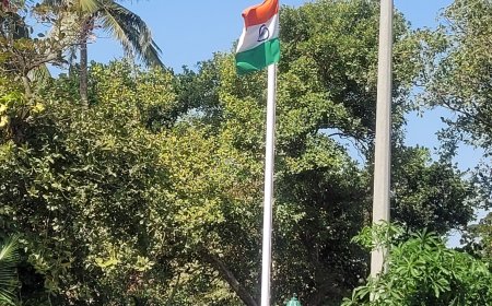 अजित पवार यांच्या निधनामुळे लोकभवन येथील राष्ट्रध्वज अर्ध्यावर