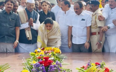 उपमुख्यमंत्री सुनेत्रा अजित पवार यांनी प्रितीसंगमावर केले स्व. यशवंतराव चव्हाण यांना अभिवादन