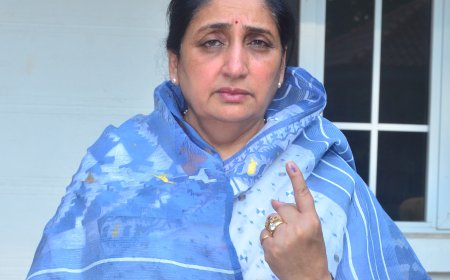 उपमुख्यमंत्री सुनेत्रा अजित पवार यांनी बजावला मतदानाचा हक्क