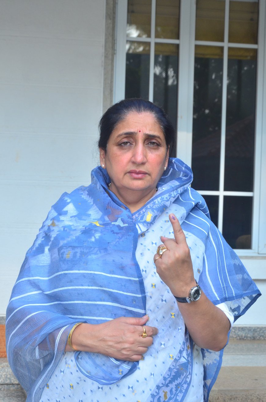 उपमुख्यमंत्री सुनेत्रा अजित पवार यांनी बजावला मतदानाचा हक्क