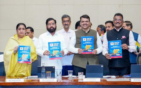 मुख्यमंत्री देवेंद्र फडणवीस यांच्या शुभहस्ते मार्गदर्शक पुस्तिकेचे प्रकाशन