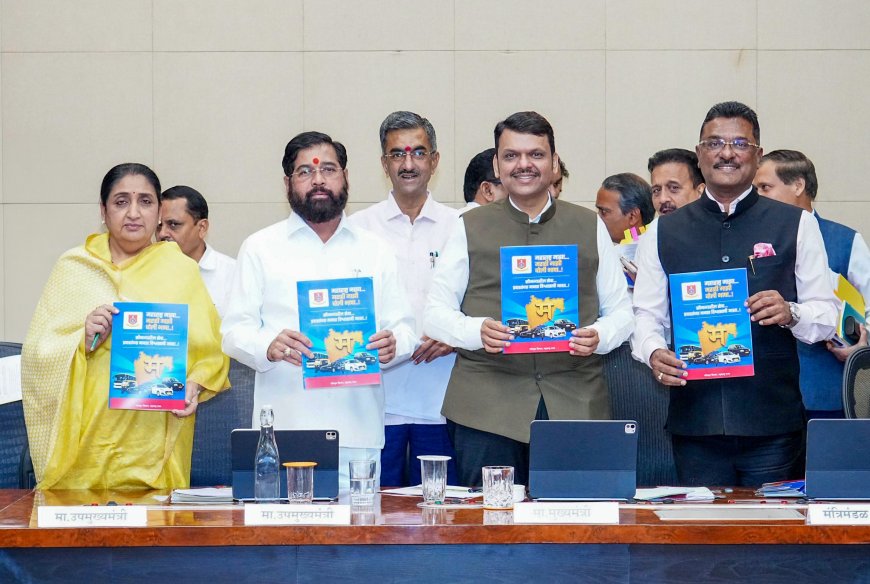 मुख्यमंत्री देवेंद्र फडणवीस यांच्या शुभहस्ते मार्गदर्शक पुस्तिकेचे प्रकाशन