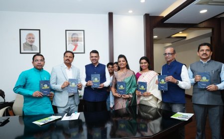 मुख्यमंत्री देवेंद्र फडणवीस यांच्या हस्ते डॉ. दुधभाते यांच्या ‘नेत्रकोष’चे प्रकाशन