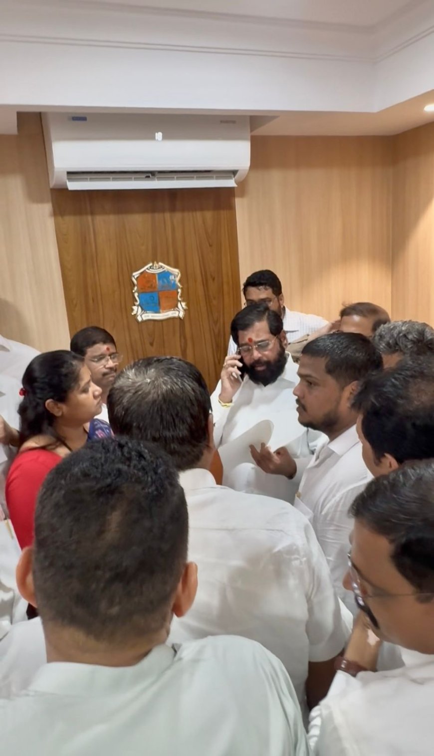 राज्याचे उपमुख्यमंत्री मा. एकनाथजी शिंदे यांच्याकडे विजापूर रोडच्या कार्यकर्त्यांनी मांडल्या समस्या