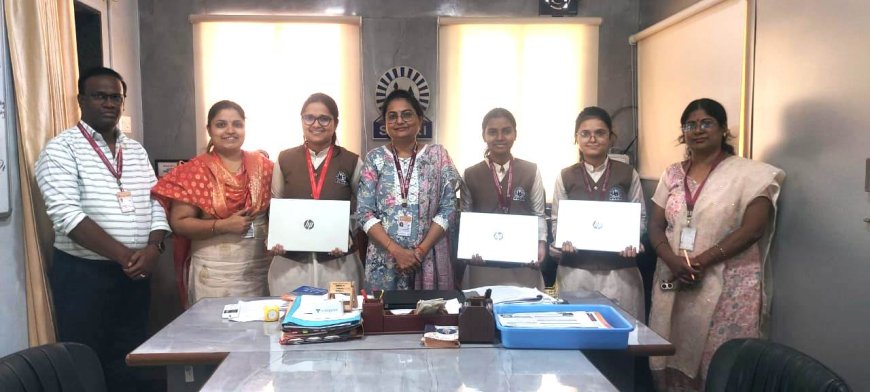 स्वेरीच्या तीन विद्यार्थिनींना आयट्रिपलई, डब्ल्युआयई शिष्यवृत्ती अंतर्गत लॅपटॉप प्रदान