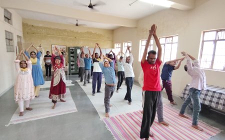 मा.सुशीलकुमार शिंदे दृष्टीबाधित निवासी औद्योगिक प्रशिक्षण केंद्रात आंतरराष्ट्रीय योग दिन उत्साहात साजरा