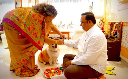 रक्षाबंधनानिमित्त सांस्कृतिक मंत्री ॲड. आशिष शेलार यांना बहिणी वैशालीताईंनी बांधली राखी