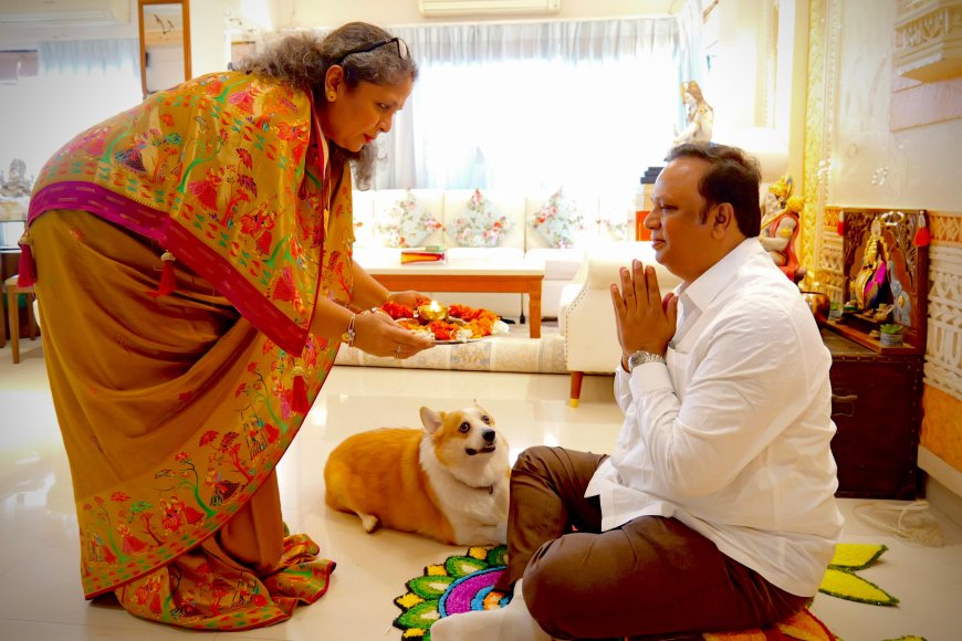 रक्षाबंधनानिमित्त सांस्कृतिक मंत्री ॲड. आशिष शेलार यांना बहिणी वैशालीताईंनी बांधली राखी